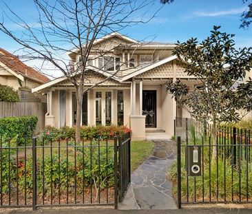 ELEGANT 3 BEDROOM PLUS STUDY IN PRESTIGIOUS LOCALE! - Photo 2
