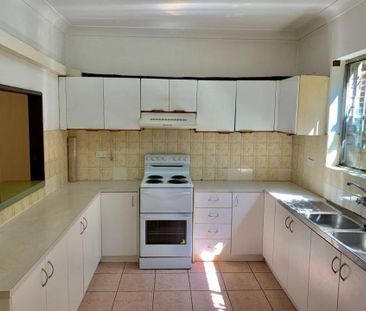 Spacious Full Brick Town House - Photo 4