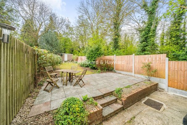 Leaves Green Road, Keston BR2 - Photo 1