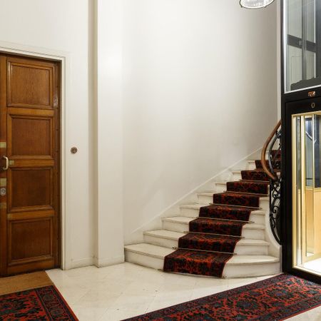 location Appartement T5 DE 131.15m² À PARIS - Photo 3