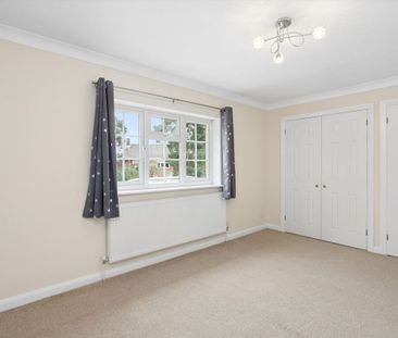 **SOLE AGENT** Available to let- 4 bedroom, 2 bathroom family home ... - Photo 6