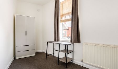 Fantastic 4 Bedroom Student Flat - Photo 2