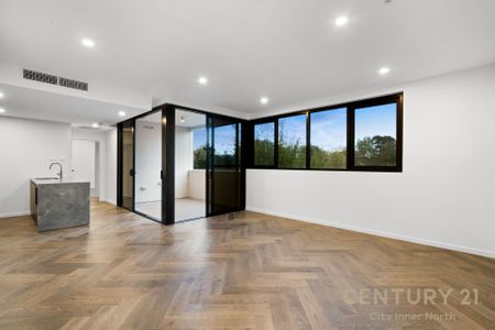 Stunning, High Quality, Executve, 1 Br, 2 Bthrm with Balcony. Wow! - Photo 2