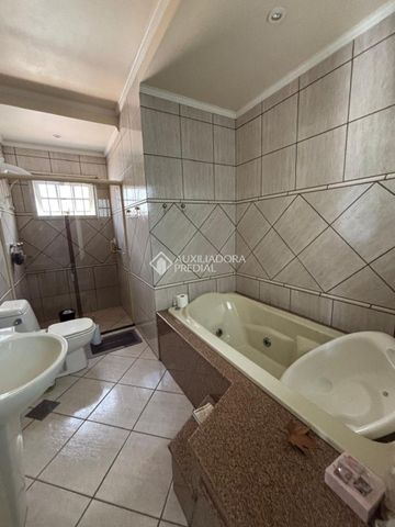 Casa com 3 quartos e 300m² para alugar em Moinhos de Vento, Canoas. - Photo 4