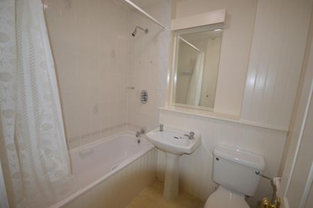 1 bedroom ground floor flat to rent - Photo 5