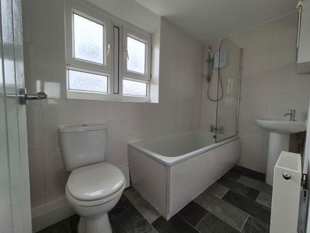 3 bed semi-detached to rent in NE31 - Photo 5