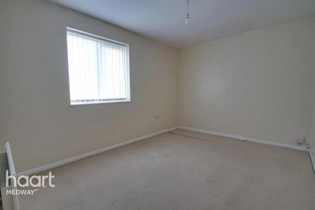 3 bedroom detached house to rent - Photo 2