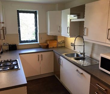 2 bedroom flat to rent - Photo 2