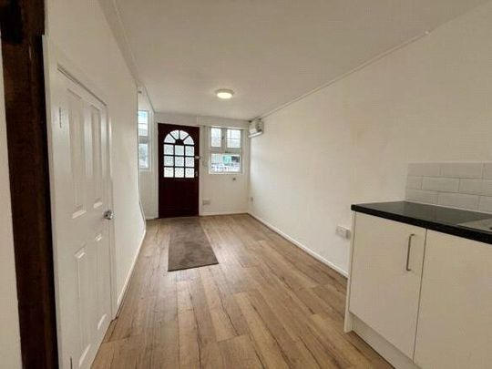 3 bedroom house to rent Botley Road, Shedfield, Southampton, SO32 - Photo 1