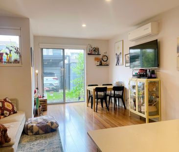 Charming Three-Bedroom Townhouse for Rent in Bundoora - Photo 6