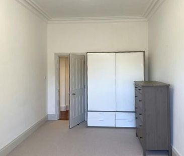3 bedroom flat to rent - Photo 4