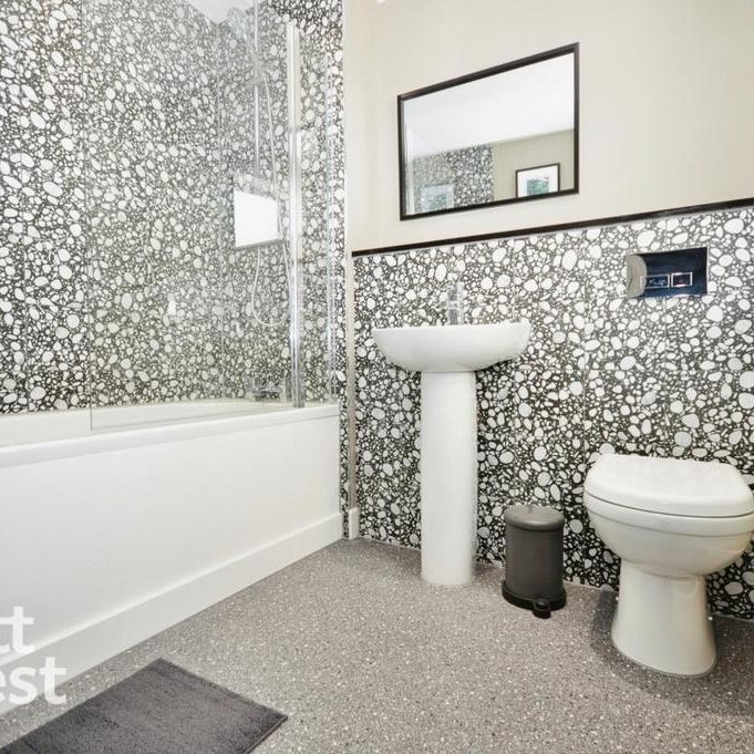 1 bedroom in a house share to rent - Photo 1