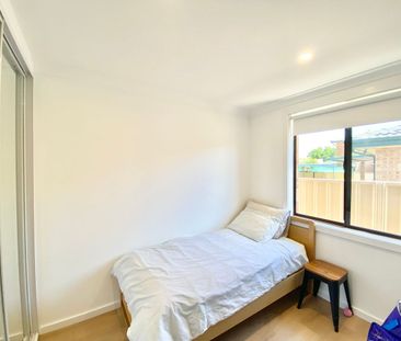 Cozy & Light Filled Family Home - Photo 3