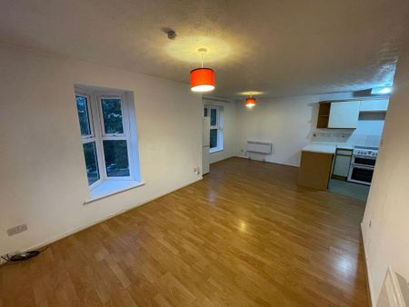 2 bedroom flat to rent - Photo 2