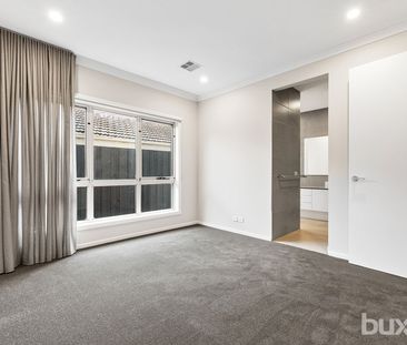 BRAND NEW LUXURIOUSLY APPOINTED 4BEDROOM HOME - Photo 3