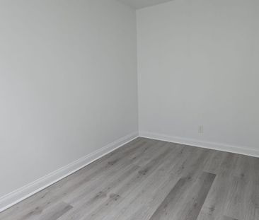 For Lease - 1854 Eglinton Avenue Unit# 2, Toronto, Ontario - Photo 2