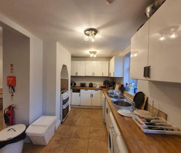 1 bedroom in a house share to rent - Photo 3