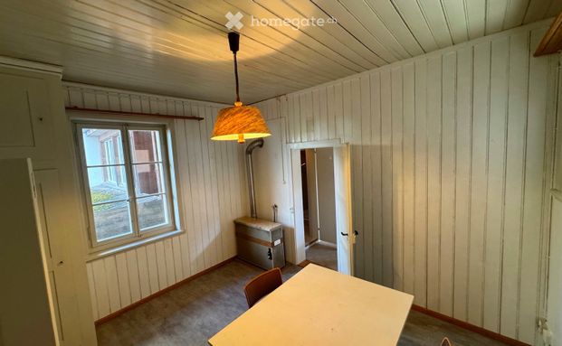einfache Altbauwohnung mit charaktervollen Holzverkleidungen - Photo 1