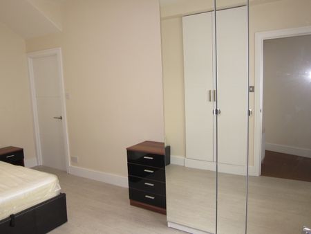 1 Bed Flat, Vant Road, SW17 - Photo 3