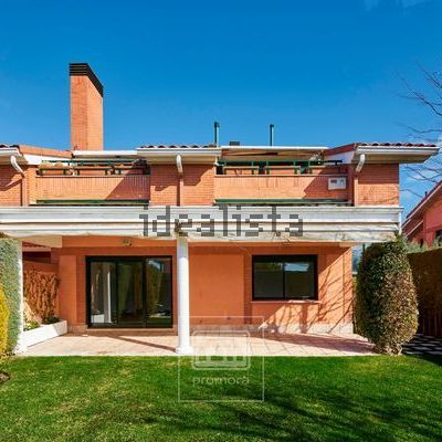 Alquiler de chalet pareado en Encinar de los Reyes - Photo 1