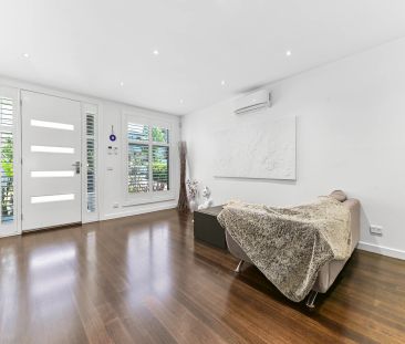 LUXURIOUS FOUR BEDROOM TOWNHOUSE! - Photo 3