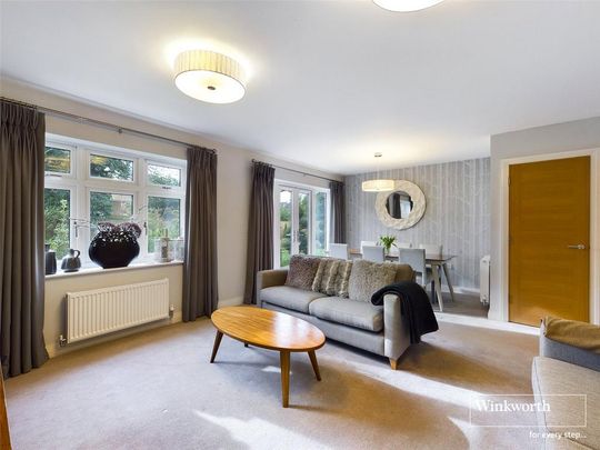 4 bedroom detached house to rent - Photo 1