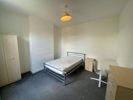 5 bedroom semi-detached house to rent - Photo 3