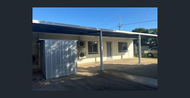 Large 4 Brm Unit - Fully Air Conditioned - Photo 1