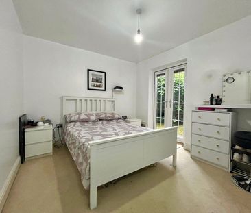 Bramshott Place, Fleet, Hampshire, GU51 - Photo 3