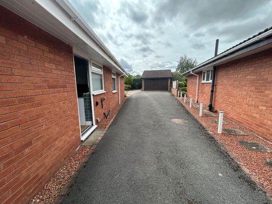 3 bedroom bungalow to rent - Photo 1