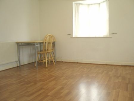 2 Bed - Hythe - Photo 3