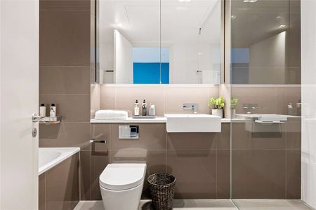 Newfoundland Place: An Iconic 58-Storey Landmark by the River Thames, offering stunning skyline views and cosy, modern homes to tenants. - Photo 5