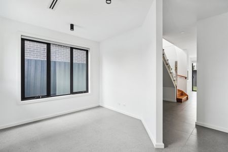 Contemporary Urban Life! - Photo 2