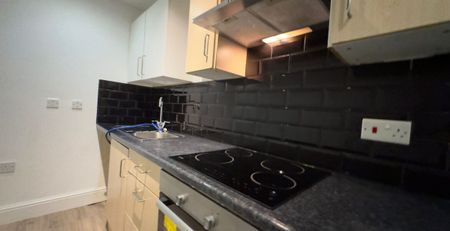 Flat 2, Harehills Lane, Harehills, Leeds, LS9 6HJ - Photo 5