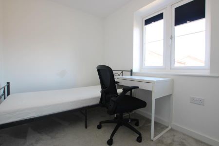 4 bedroom detached house to rent - Photo 4