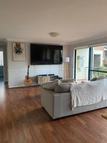 East Perth - Photo 2