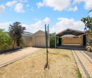 LARGE FAMILY HOME WITH WORKSHOP! - Photo 3