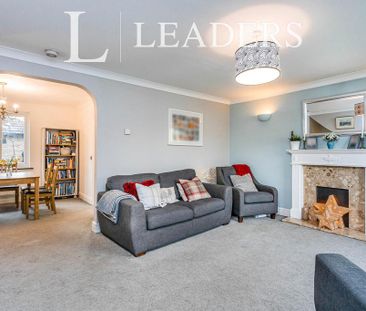 4 bedroom detached house to rent - Photo 2