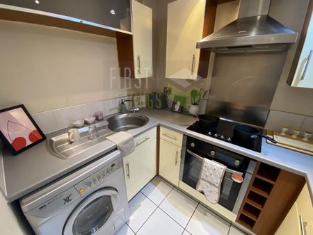 2 bedroom flat to rent - Photo 2