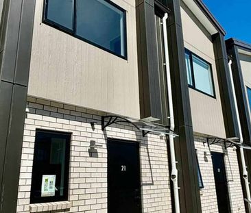 Newly 2 bedrooms plus 1 study room Townhouse - Photo 2