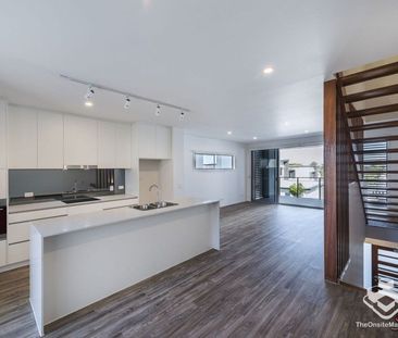 MODERN ARCHITECTURE Townhouse - Photo 5