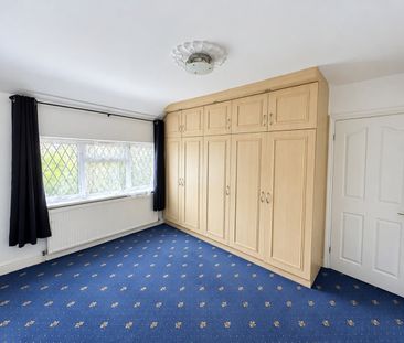 3 Bed Semi-Detached House, Gresham Road, TW3 - Photo 3