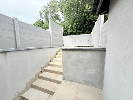 3 bedroom flat to rent - Photo 4