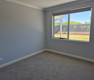 FOR LEASE – BRAND NEW 4 BEDROOM FAMILY HOME WITH EXPANSIVE LAWN AND... - Photo 3