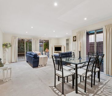 Sun, Sea-Breezes & Streetfront Presence - Photo 4