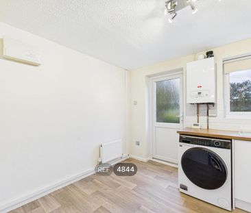 2 bedroom semi-detached house to rent - Photo 2