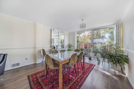 4 bedroom detached house to rent - Photo 2