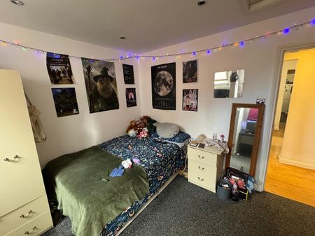 5 Bed Flat, Clarendon Road, LS2 - Photo 3