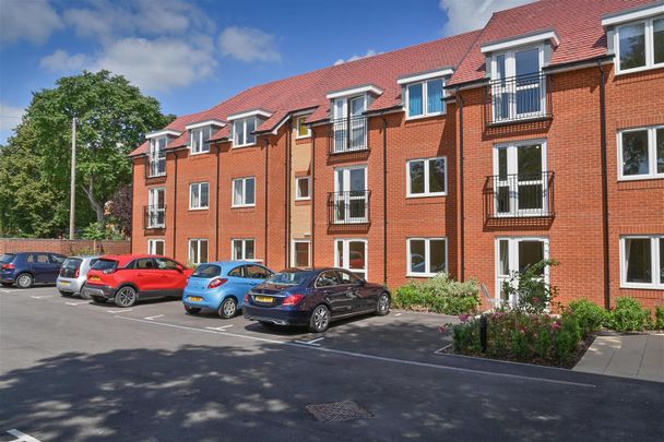 Albert Lodge, Abingdon, Oxfordshire - Photo 1