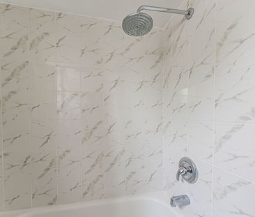 For Lease - 577 Trudale Court, Oakville, Ontario - Photo 2